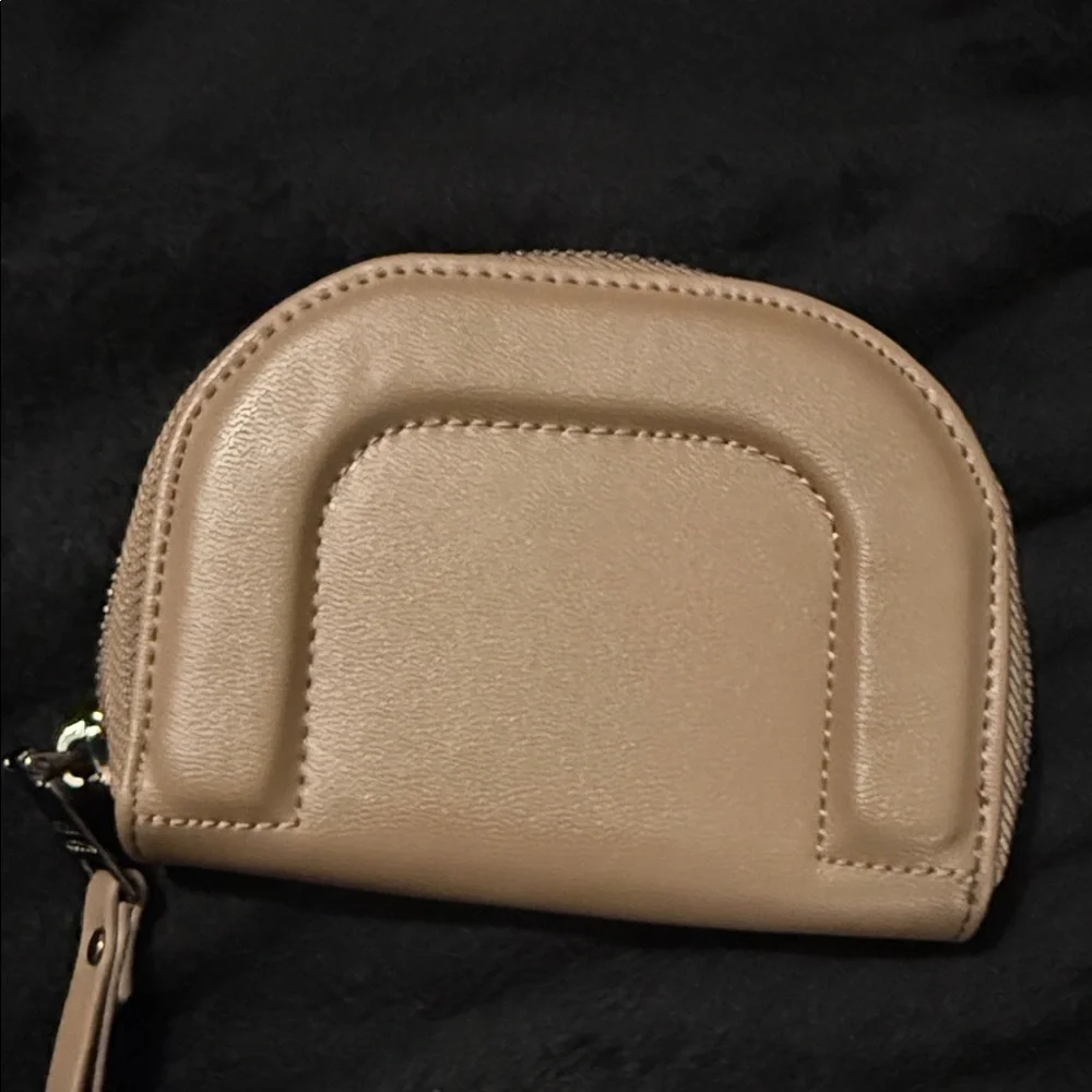 Steve Madden Tan Zip Wallet/Coin Card holder